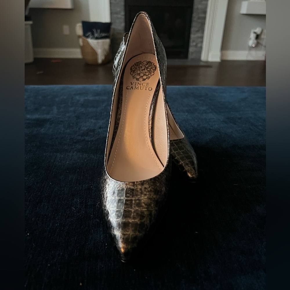 Vince Camuto Black and Silver Textured Pumps